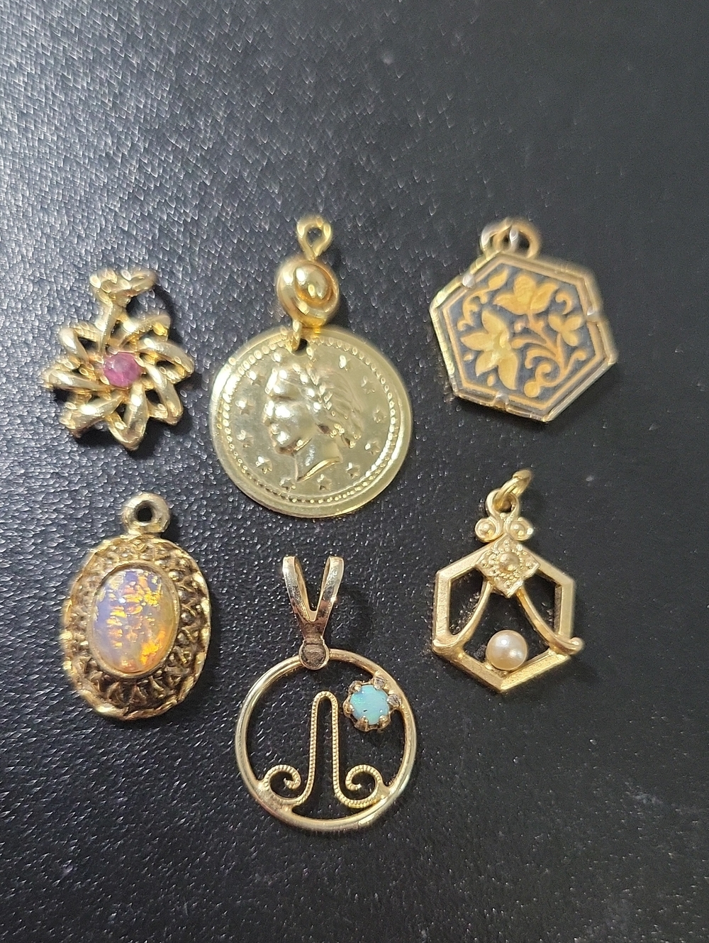 Small Vintage Gold-Tone Multi Charm Pendant Lot